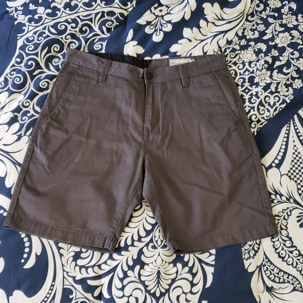 Volcom shorts
